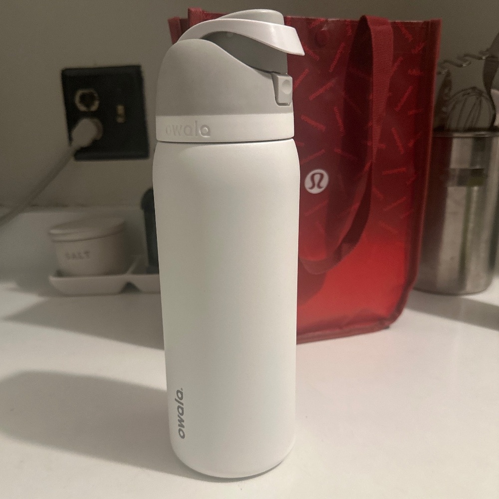 Owala 40 oz Free Sip Shy Marshmallow